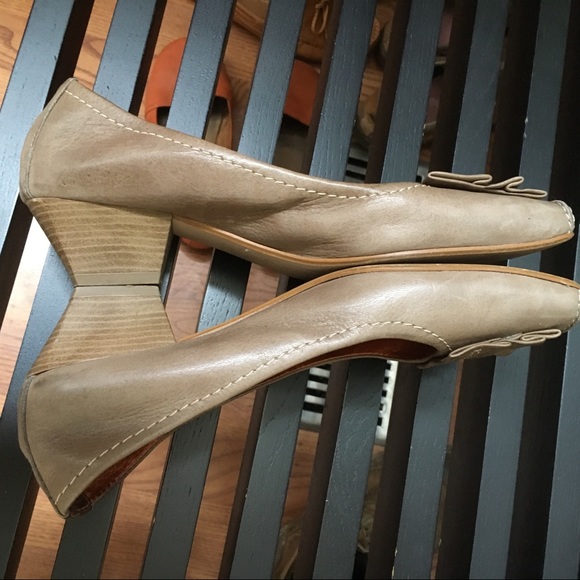 Leather square-toed pumps with low heels - Picture 5 of 8